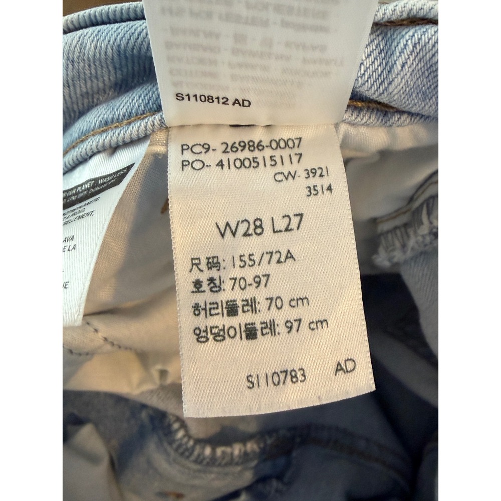 Levi's Women High Waisted Mom Jeans‎ Light Wash Distressed Size 28x25.5 - Picture 10 of 10